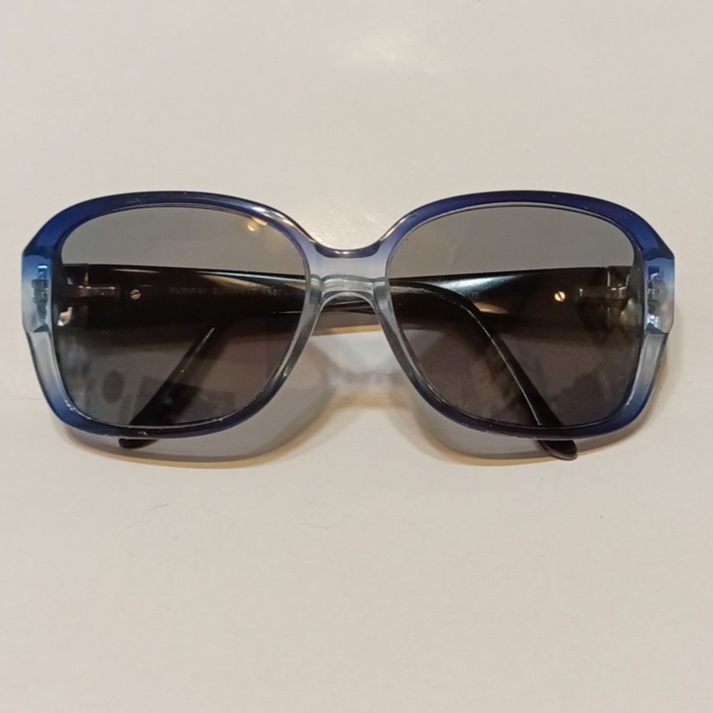 Womens Sunglasses RUNWAY SUNWEAR blue RS632 and Random Zipper eyewear case